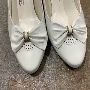 Naturalizer White Bow Pumps 7.5